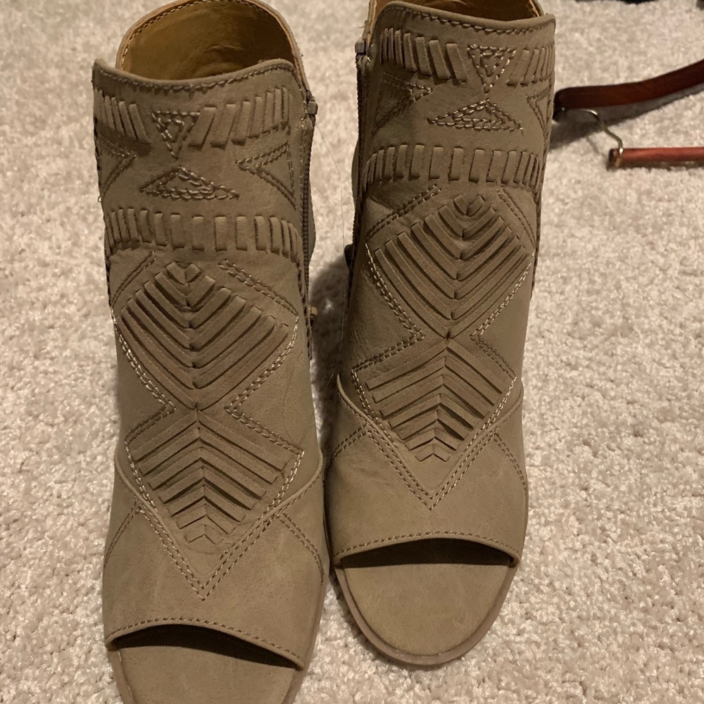 Universal Thread Edwina Fashion Boots